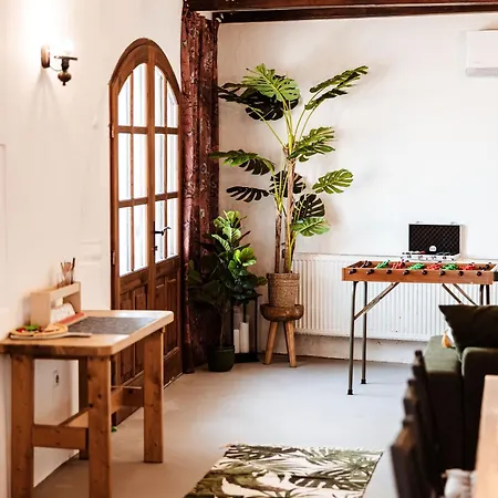 Rafi Vendeghaz Apartment *