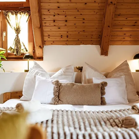 Rafi Vendeghaz Badacsonytomaj