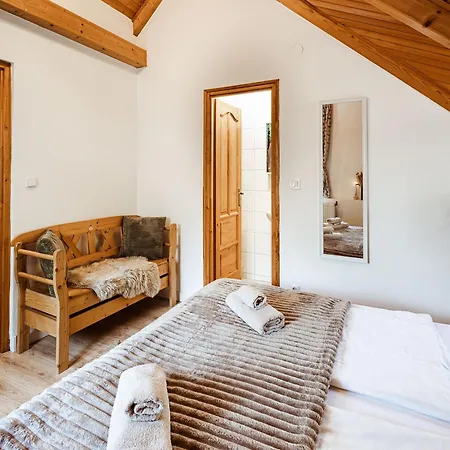 Rafi Vendeghaz Apartment *