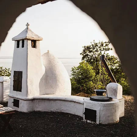 Rafi Vendeghaz Apartment *